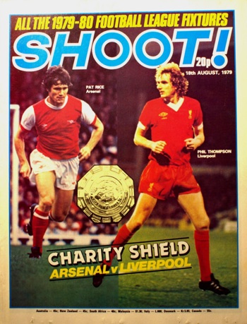 The clash between the giants of English football on the cover of Shoot!