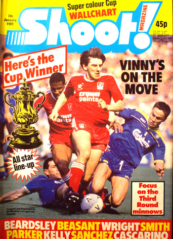 Peter Beardsley on the cover of Shoot!