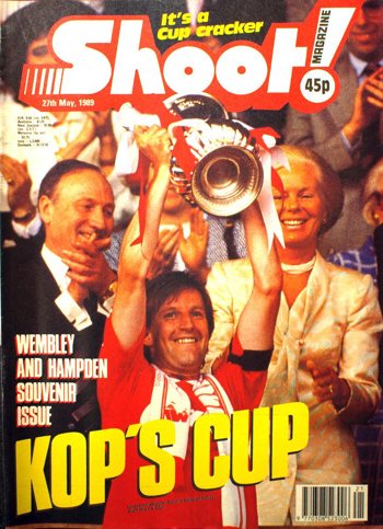 Ronnie Whelan lifting the cup on the cover of Shoot! 27 May 1989